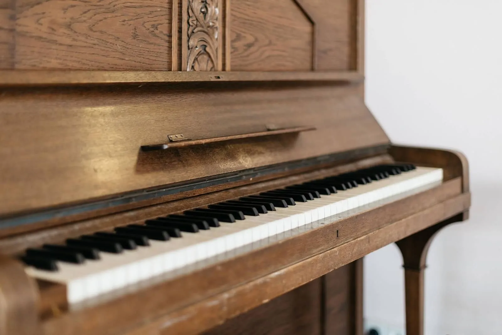 Piano avec une serrure sous le Do du milieu - le Do serrure.