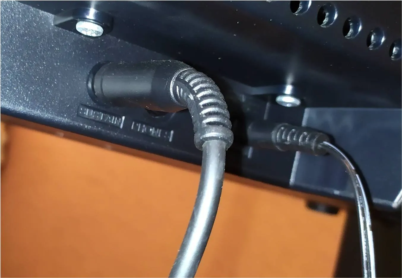 Brancher sa pédale de sustain au piano