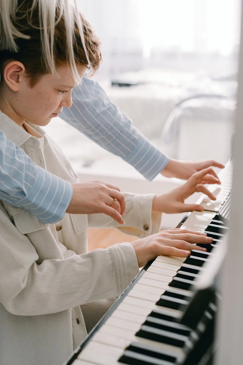 Comment placer ses mains sur un piano ? Ses doigts ? Nos astuces !
