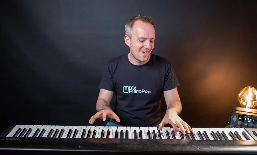 Cyrille au piano