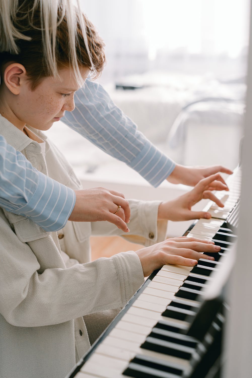 Apprendre à bien positionner ses doigts au piano